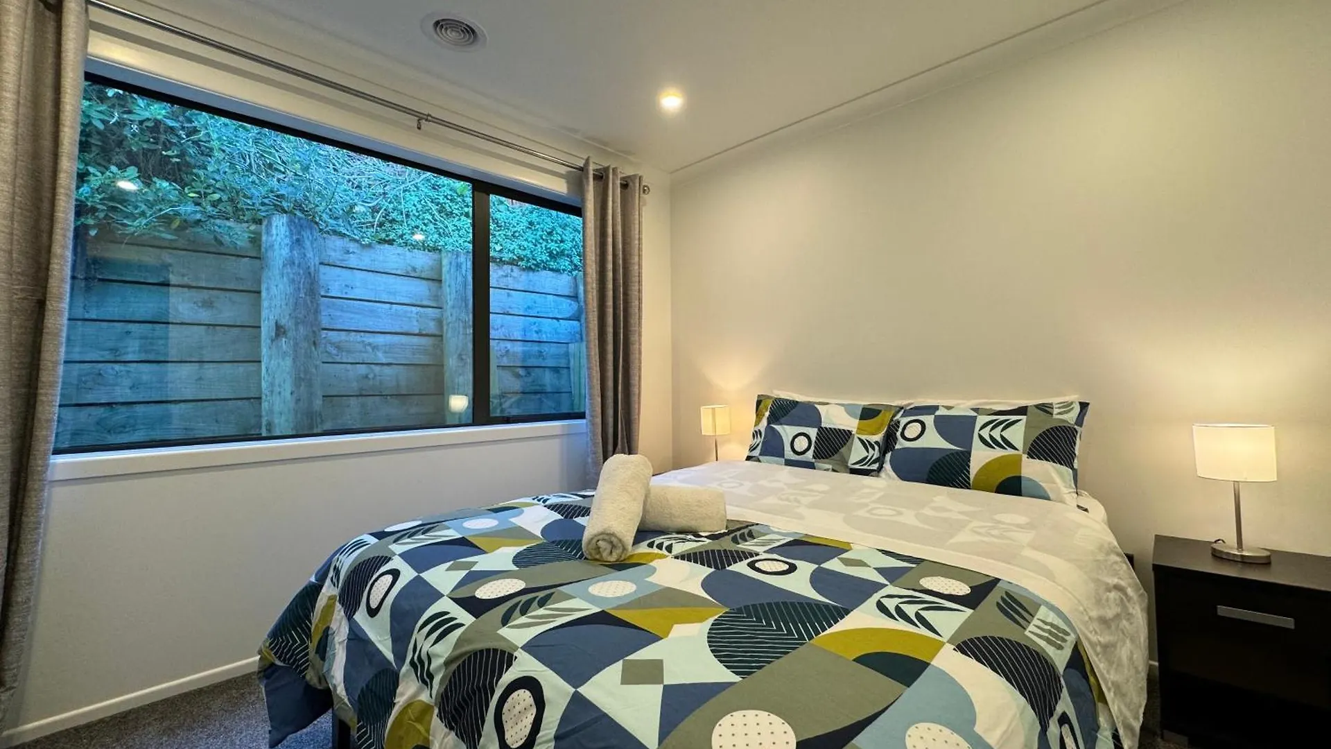 Holiday home No Party Allowed, Entire Brand New 3 Bedroom Townhouse, Free Unlimited Fibre Wifi And Free Parking Wellington