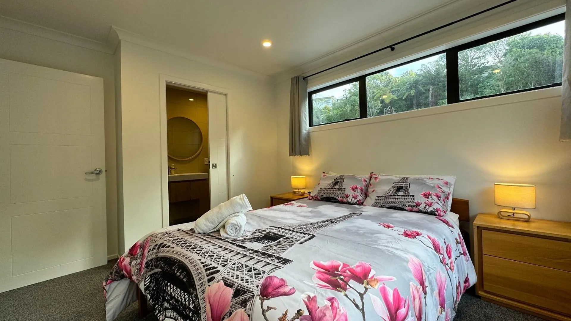 No Party Allowed, Entire Brand New 3 Bedroom Townhouse, Free Unlimited Fibre Wifi And Free Parking Wellington 0*,