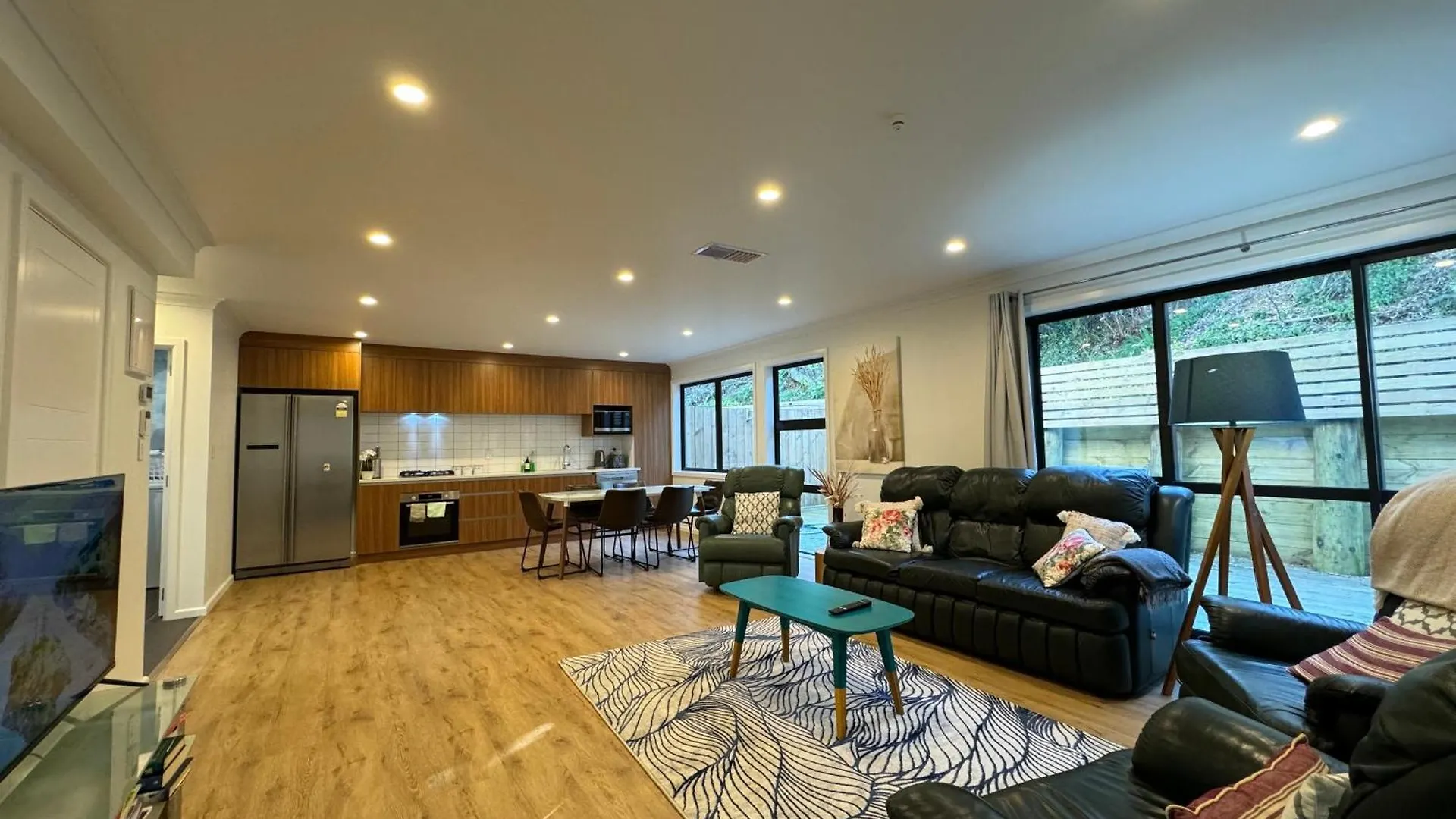 Holiday home No Party Allowed, Entire Brand New 3 Bedroom Townhouse, Free Unlimited Fibre Wifi And Free Parking Wellington