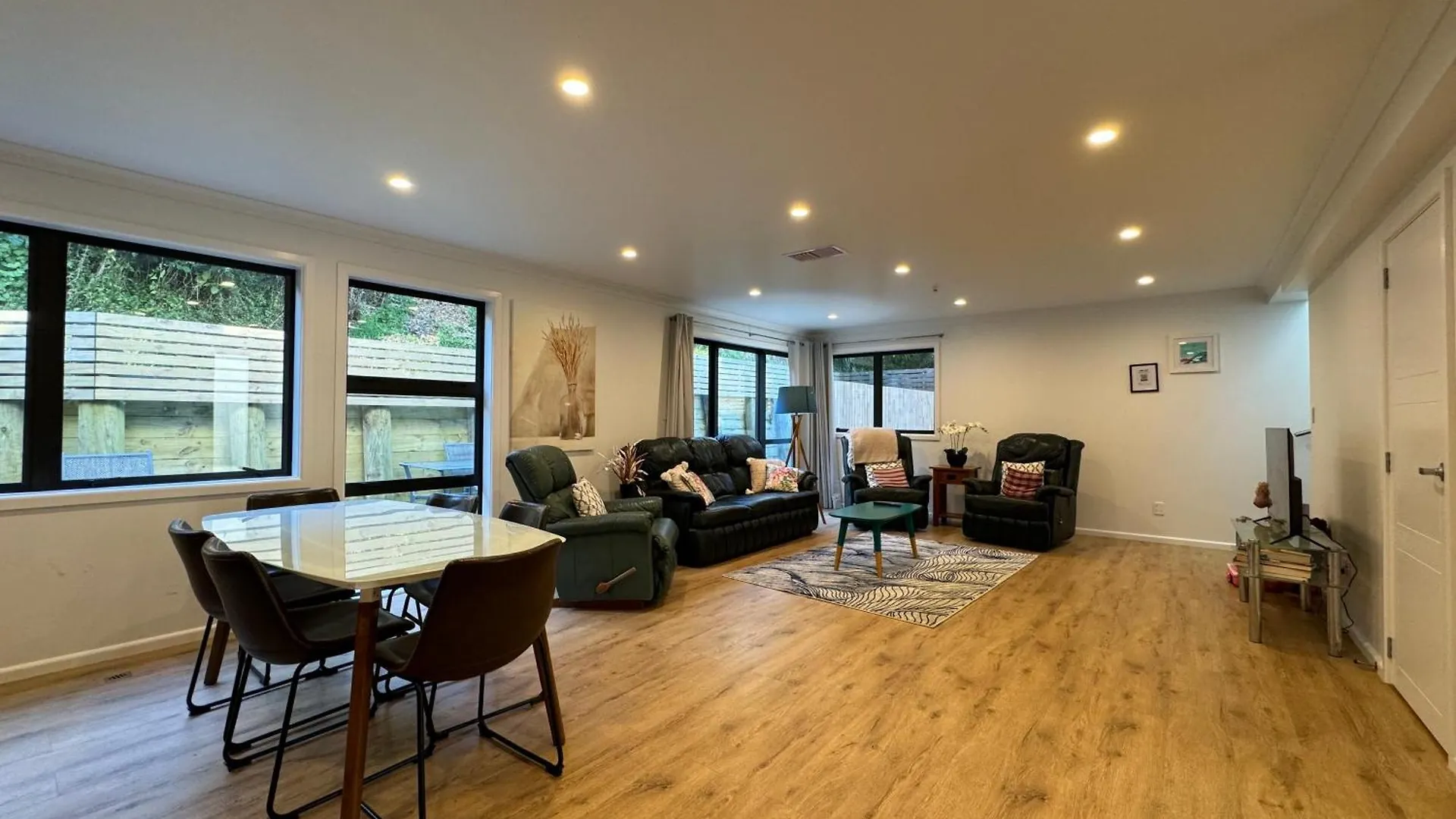 No Party Allowed, Entire Brand New 3 Bedroom Townhouse, Free Unlimited Fibre Wifi And Free Parking Wellington Holiday home