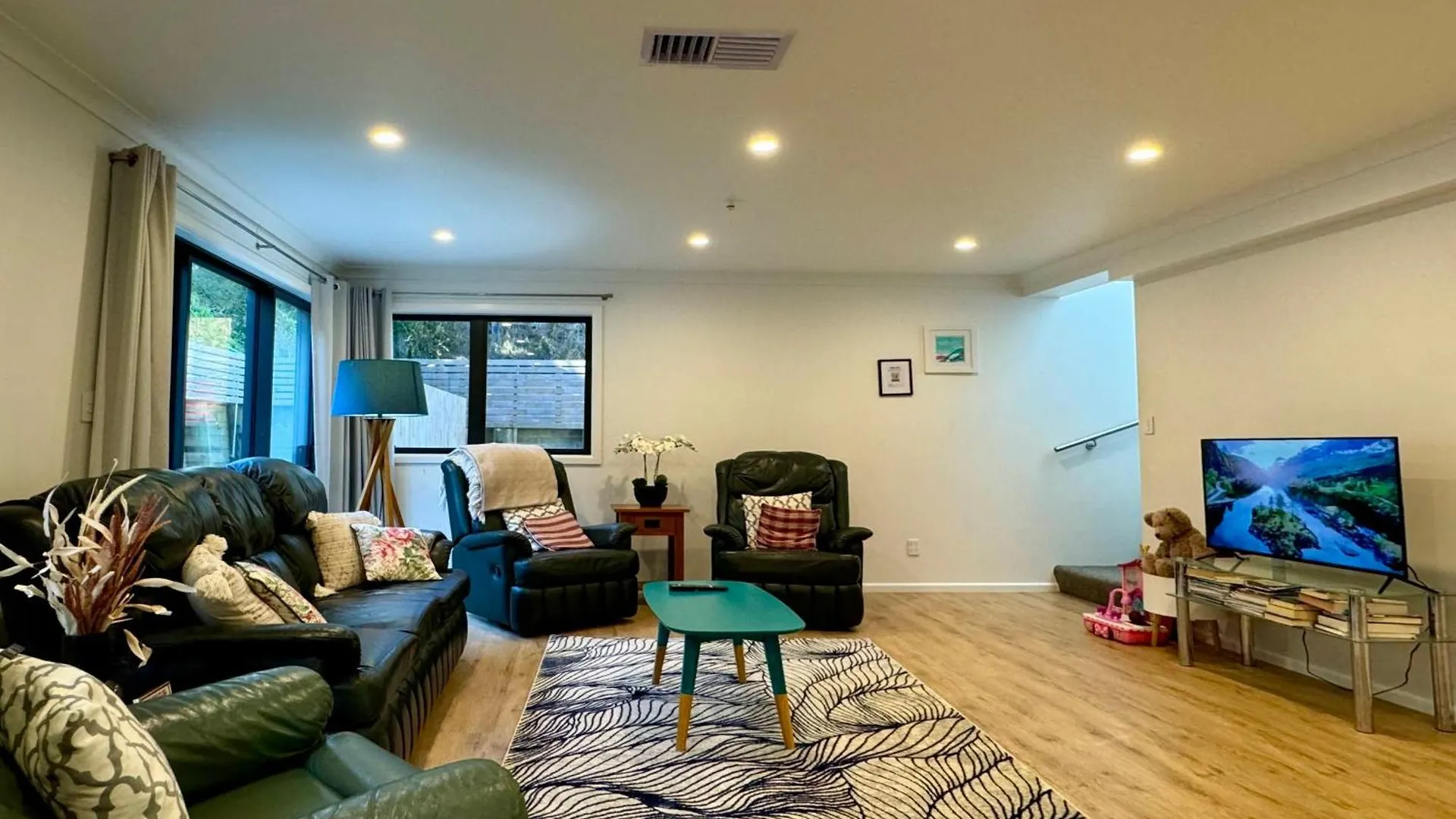 No Party Allowed, Entire Brand New 3 Bedroom Townhouse, Free Unlimited Fibre Wifi And Free Parking Wellington 0*,