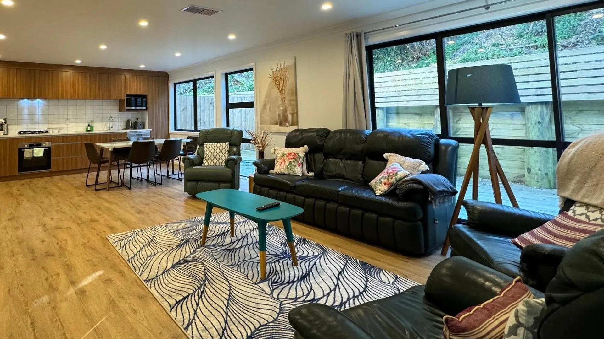 No Party Allowed, Entire Brand New 3 Bedroom Townhouse, Free Unlimited Fibre Wifi And Free Parking Wellington New Zealand