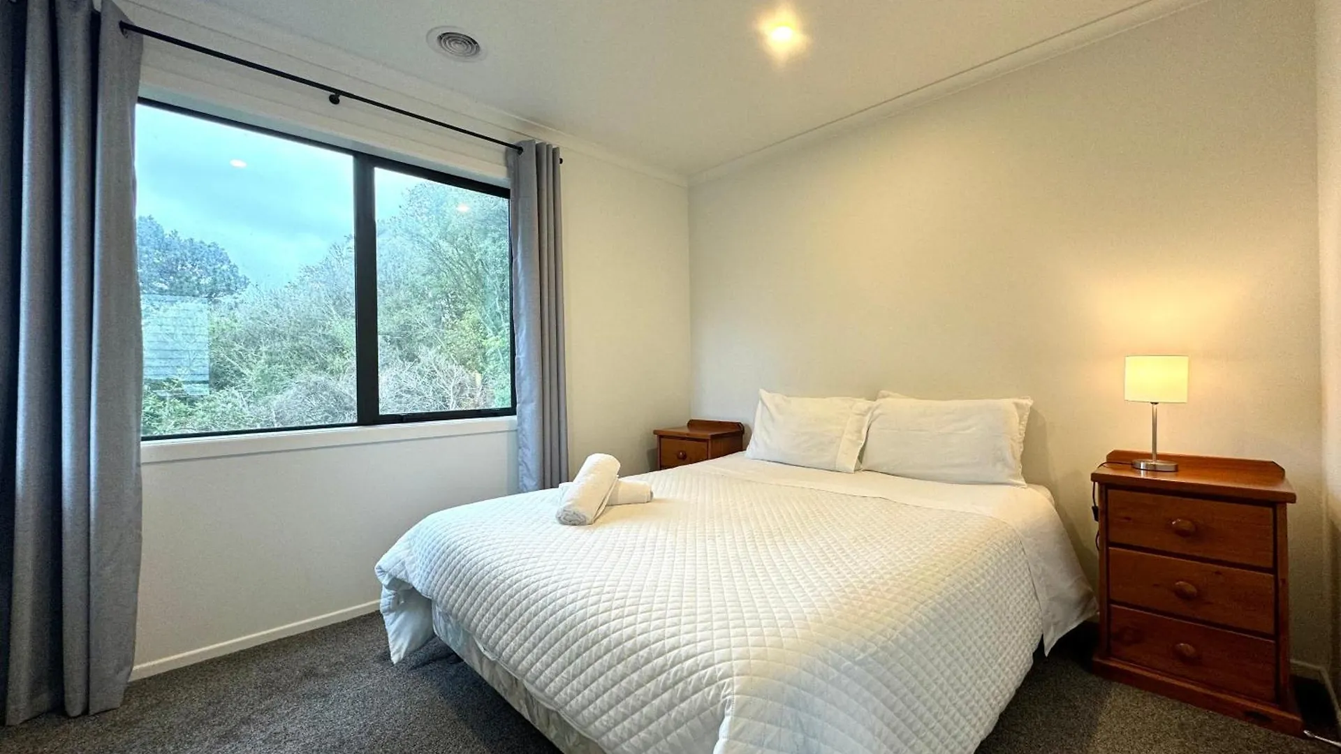 No Party Allowed, Entire Brand New 3 Bedroom Townhouse, Free Unlimited Fibre Wifi And Free Parking Wellington 0*,  New Zealand