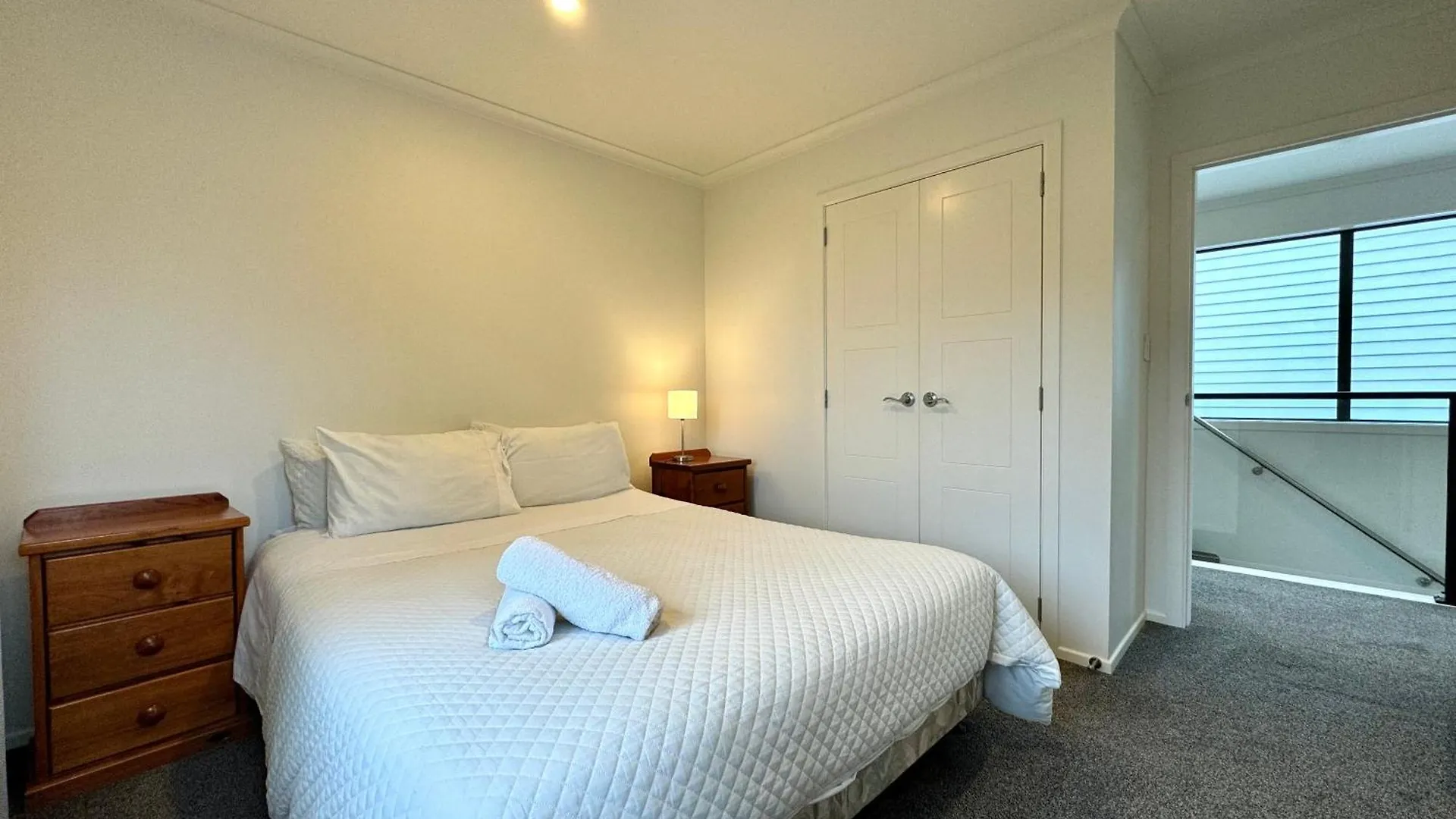 No Party Allowed, Entire Brand New 3 Bedroom Townhouse, Free Unlimited Fibre Wifi And Free Parking Wellington Holiday home