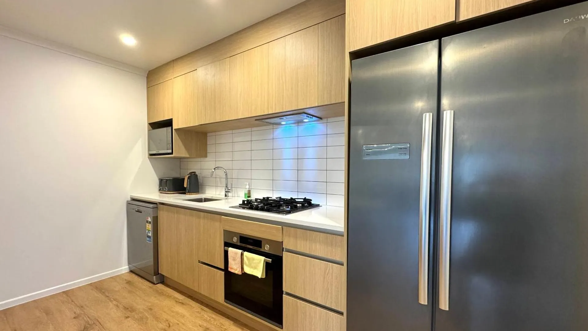 Holiday home No Party Allowed, Entire Brand New 3 Bedroom Townhouse, Free Unlimited Fibre Wifi And Free Parking Wellington