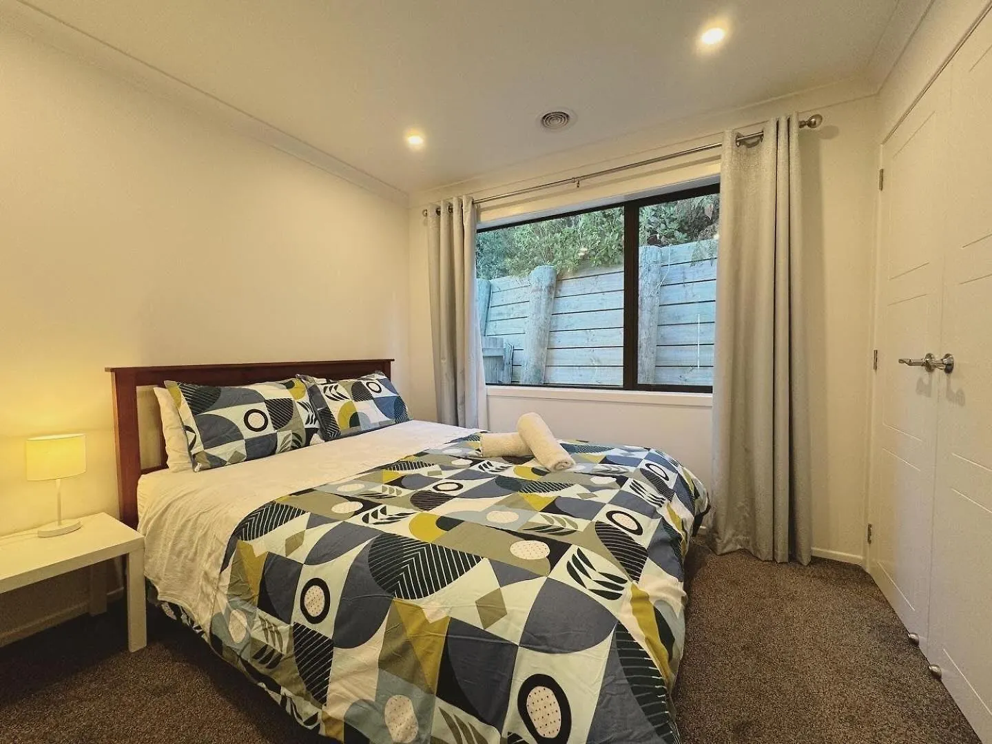 Holiday home No Party Allowed, Entire Brand New 3 Bedroom Townhouse, Free Unlimited Fibre Wifi And Free Parking Wellington
