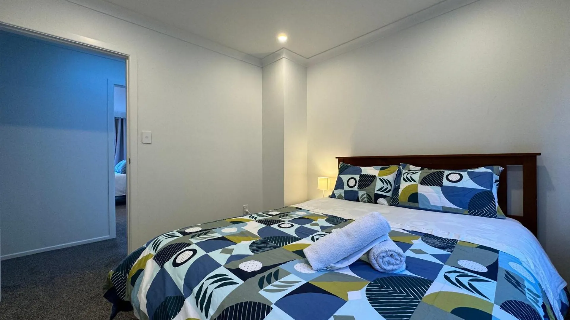 No Party Allowed, Entire Brand New 3 Bedroom Townhouse, Free Unlimited Fibre Wifi And Free Parking 웰링턴 펜션