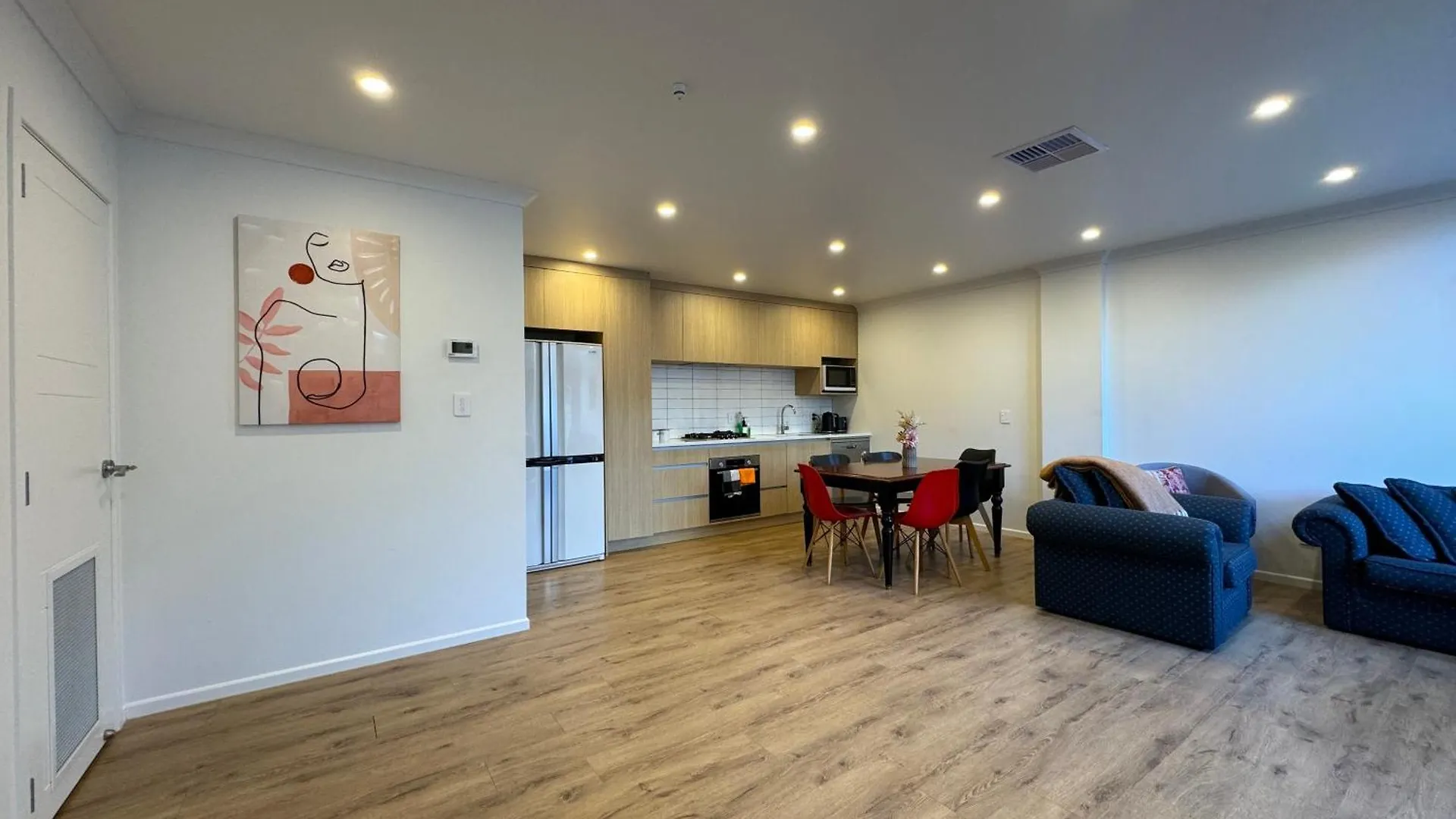 No Party Allowed, Entire Brand New 3 Bedroom Townhouse, Free Unlimited Fibre Wifi And Free Parking Wellington