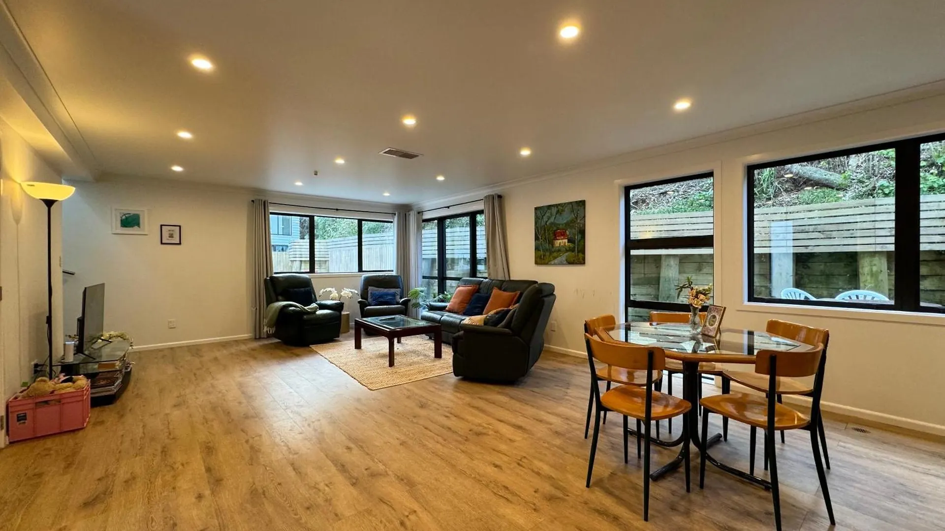 No Party Allowed, Entire Brand New 3 Bedroom Townhouse, Free Unlimited Fibre Wifi And Free Parking 웰링턴 펜션