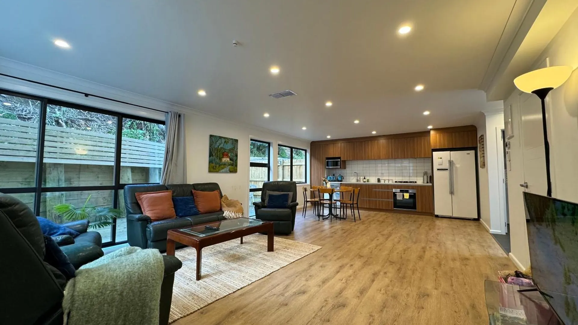 No Party Allowed, Entire Brand New 3 Bedroom Townhouse, Free Unlimited Fibre Wifi And Free Parking 웰링턴
