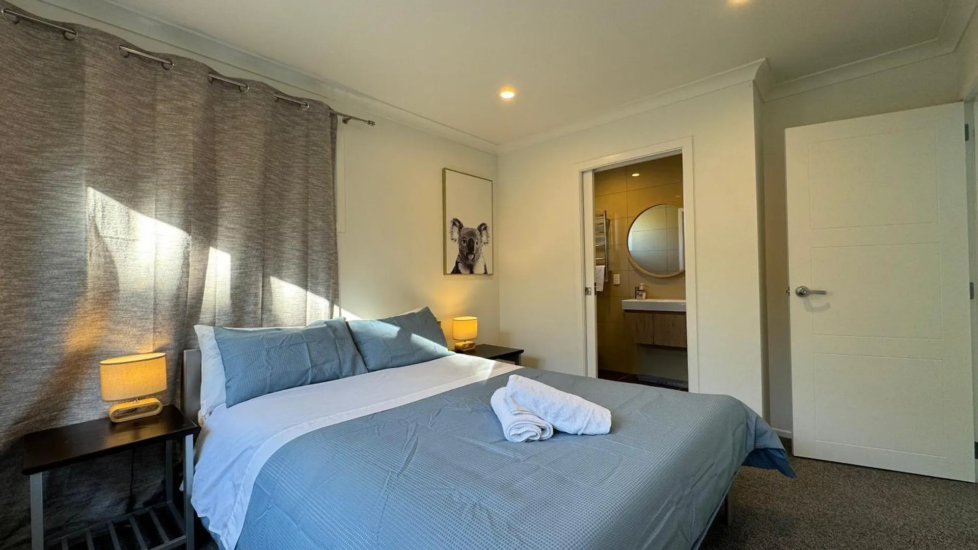No Party Allowed, Entire Brand New 3 Bedroom Townhouse, Free Unlimited Fibre Wifi And Free Parking 웰링턴