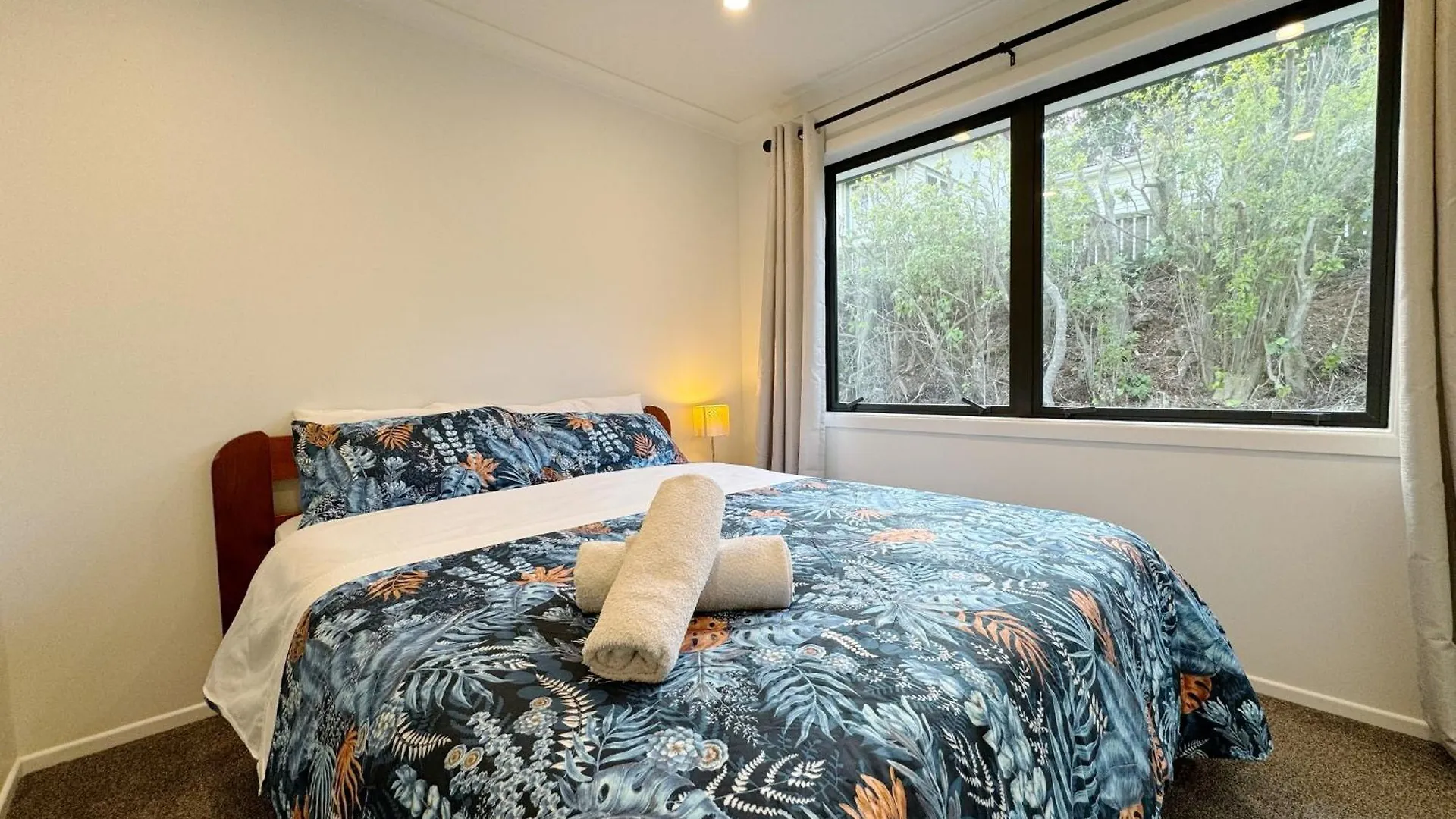 Holiday home No Party Allowed, Entire Brand New 3 Bedroom Townhouse, Free Unlimited Fibre Wifi And Free Parking Wellington