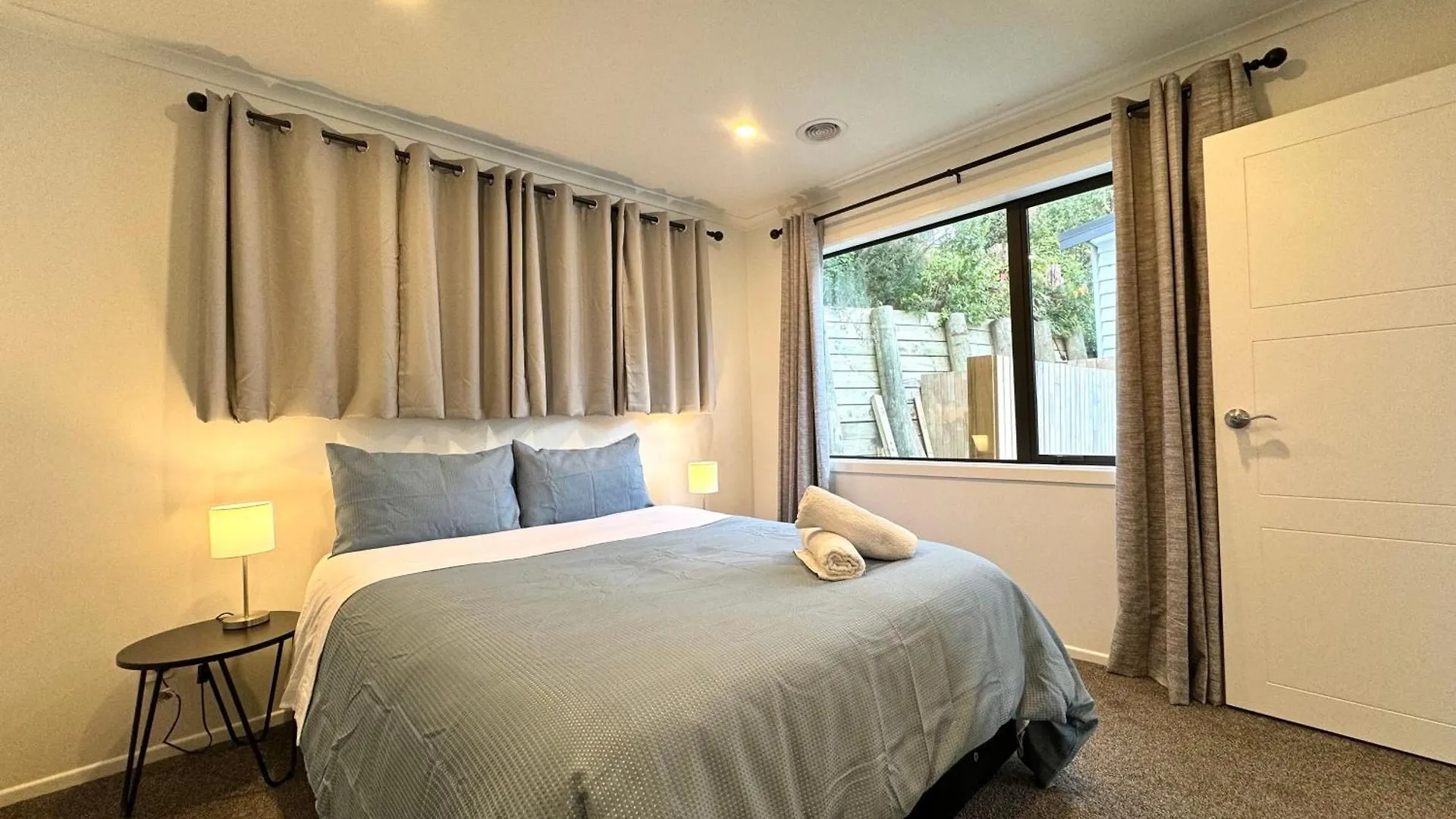 Holiday home No Party Allowed, Entire Brand New 3 Bedroom Townhouse, Free Unlimited Fibre Wifi And Free Parking Wellington New Zealand