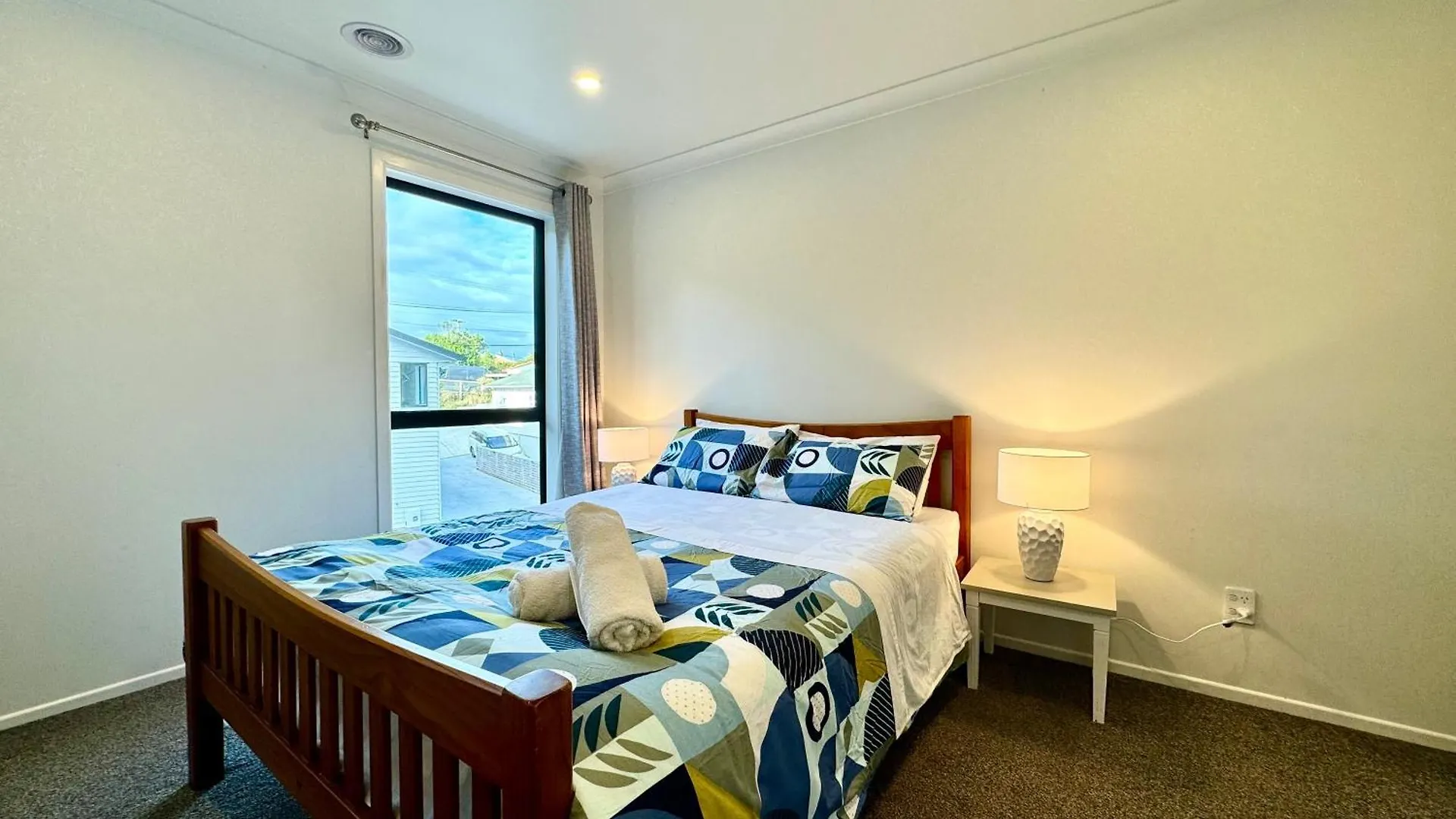 No Party Allowed, Entire Brand New 3 Bedroom Townhouse, Free Unlimited Fibre Wifi And Free Parking 웰링턴 펜션