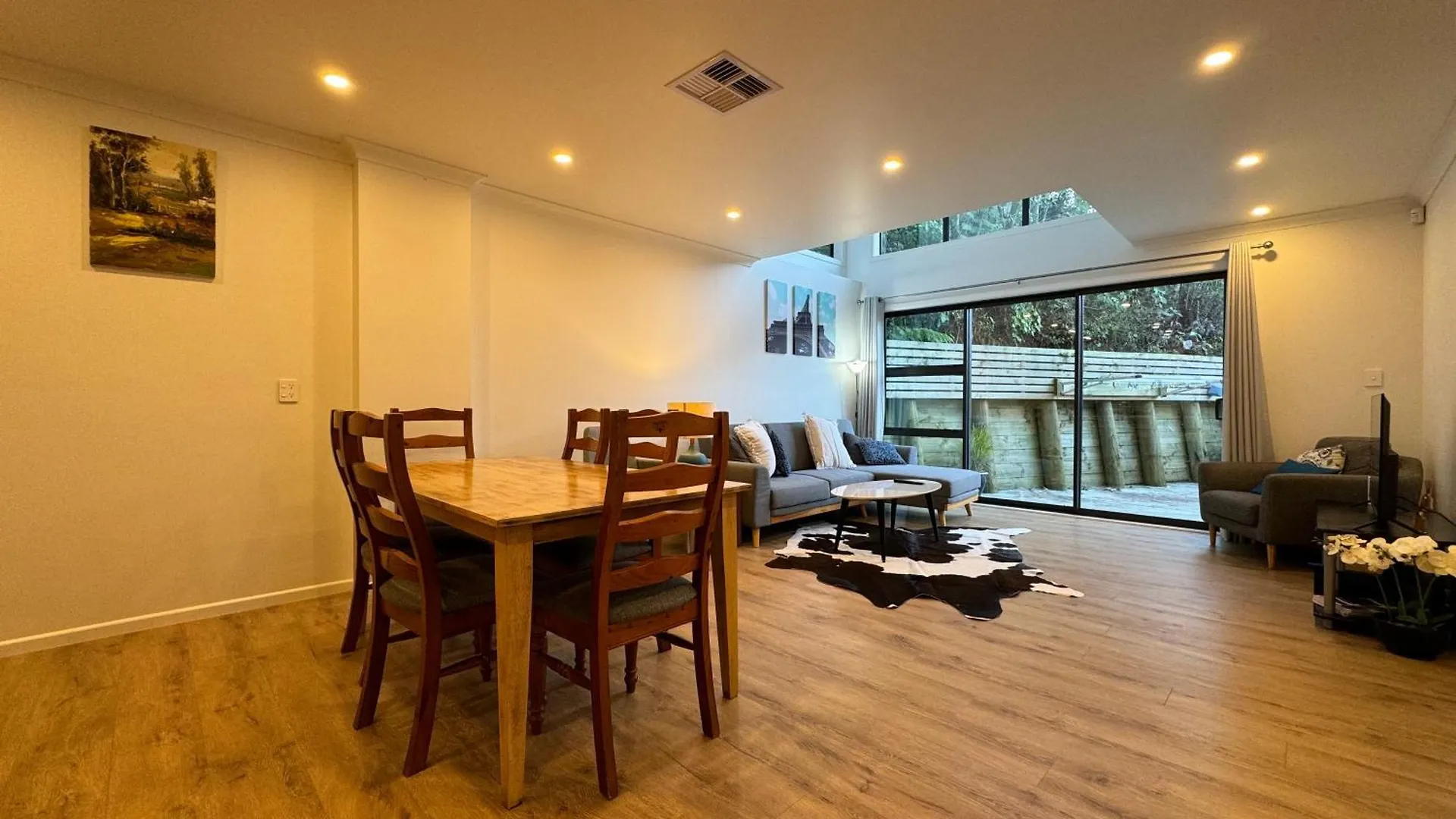 No Party Allowed, Entire Brand New 3 Bedroom Townhouse, Free Unlimited Fibre Wifi And Free Parking Wellington
