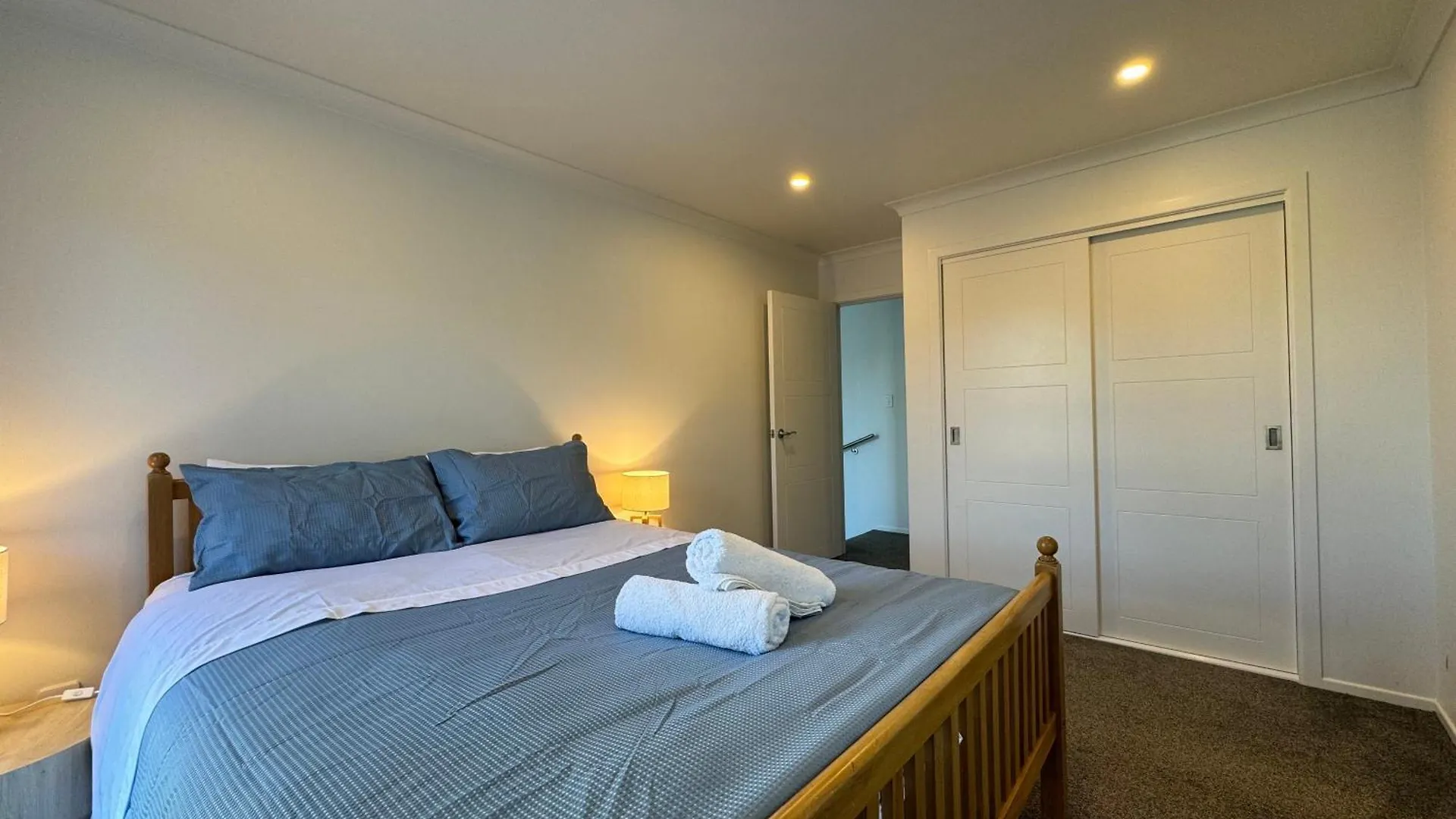 No Party Allowed, Entire Brand New 3 Bedroom Townhouse, Free Unlimited Fibre Wifi And Free Parking Wellington 0*,