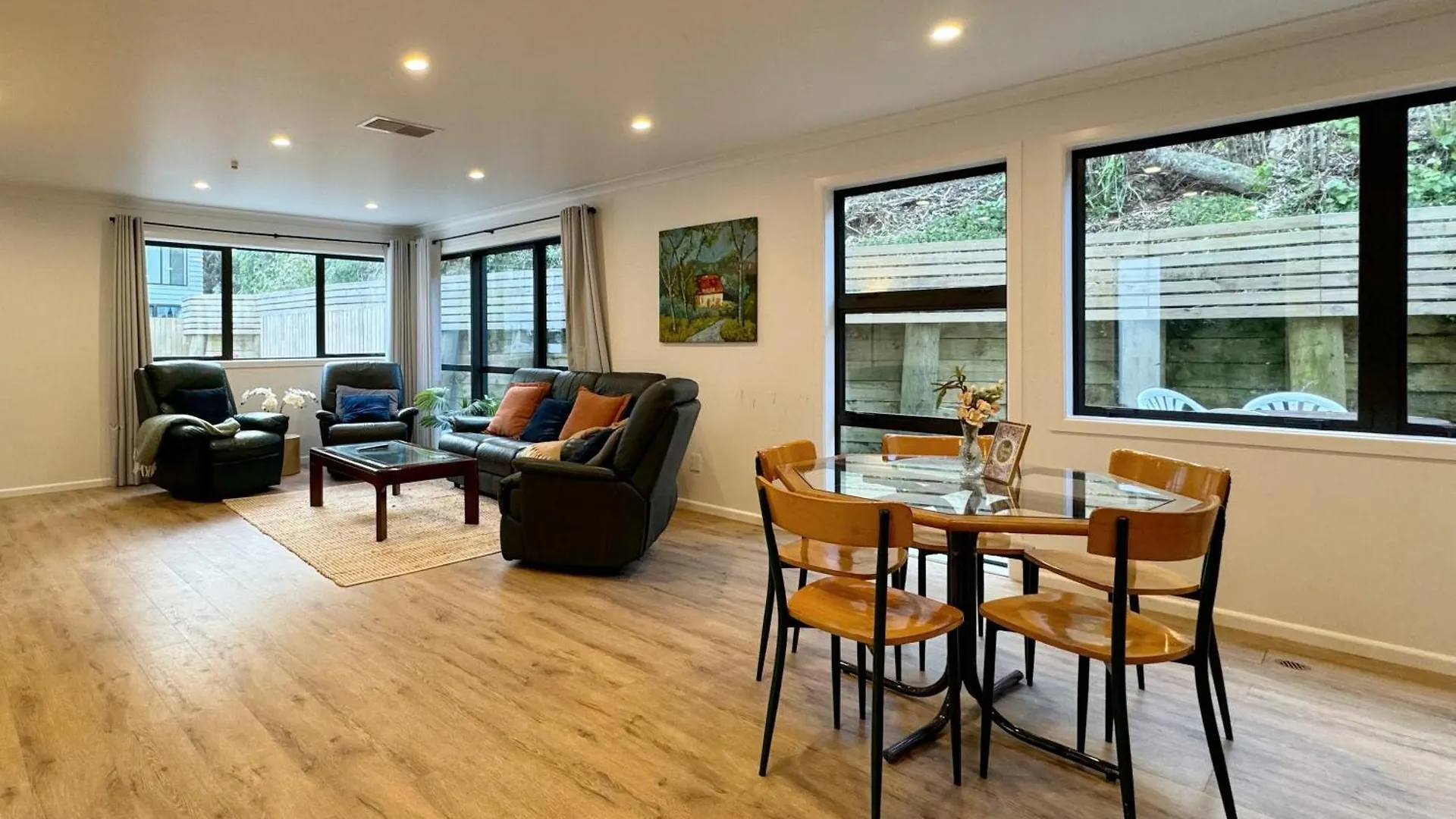 No Party Allowed, Entire Brand New 3 Bedroom Townhouse, Free Unlimited Fibre Wifi And Free Parking Wellington Tatil Evi