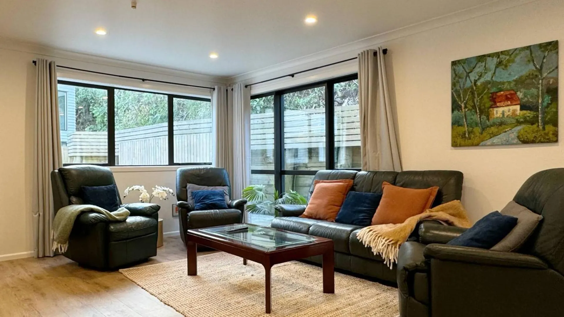 No Party Allowed, Entire Brand New 3 Bedroom Townhouse, Free Unlimited Fibre Wifi And Free Parking Wellington