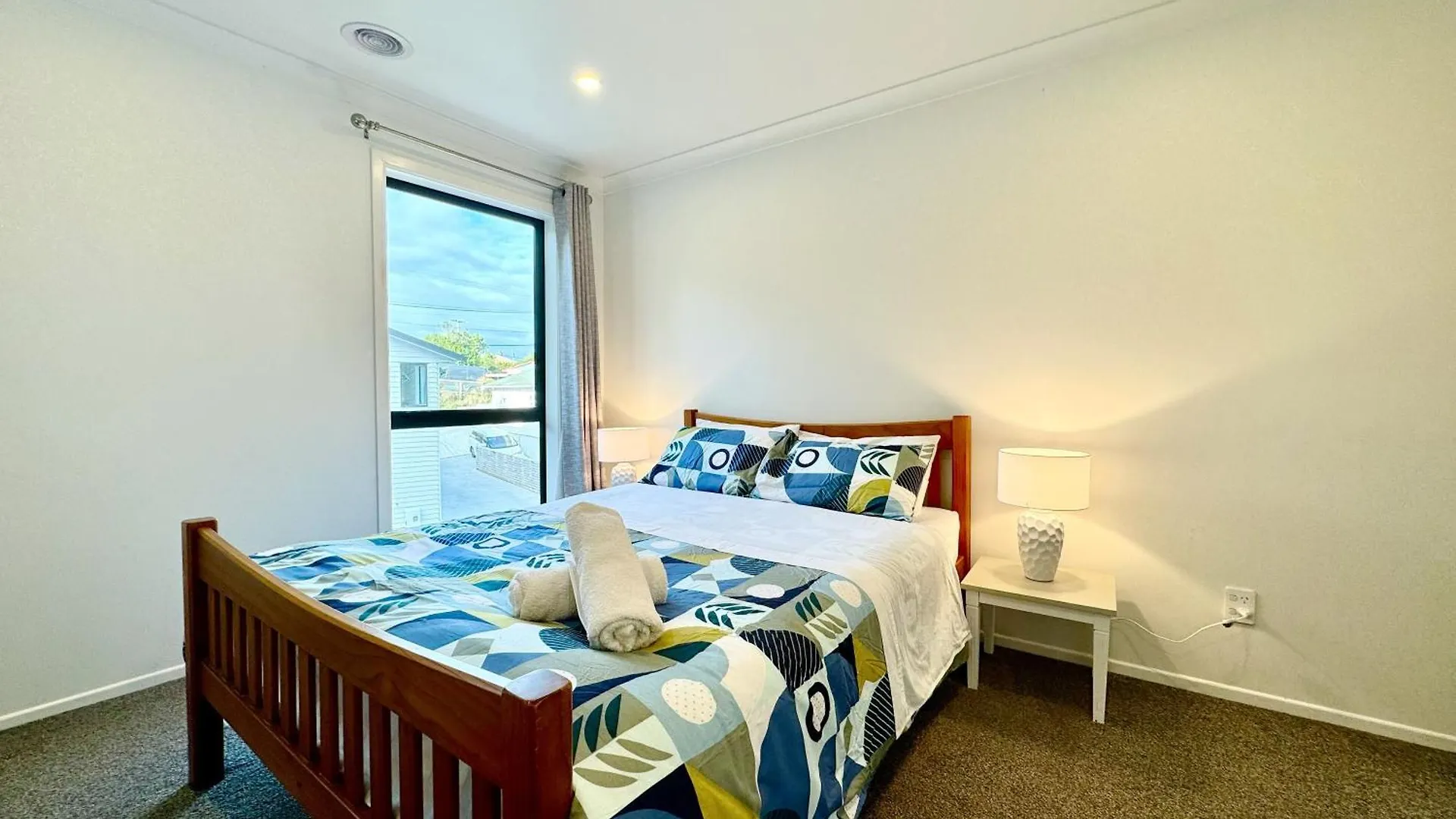 No Party Allowed, Entire Brand New 3 Bedroom Townhouse, Free Unlimited Fibre Wifi And Free Parking Wellington 0*,  Yeni Zelanda